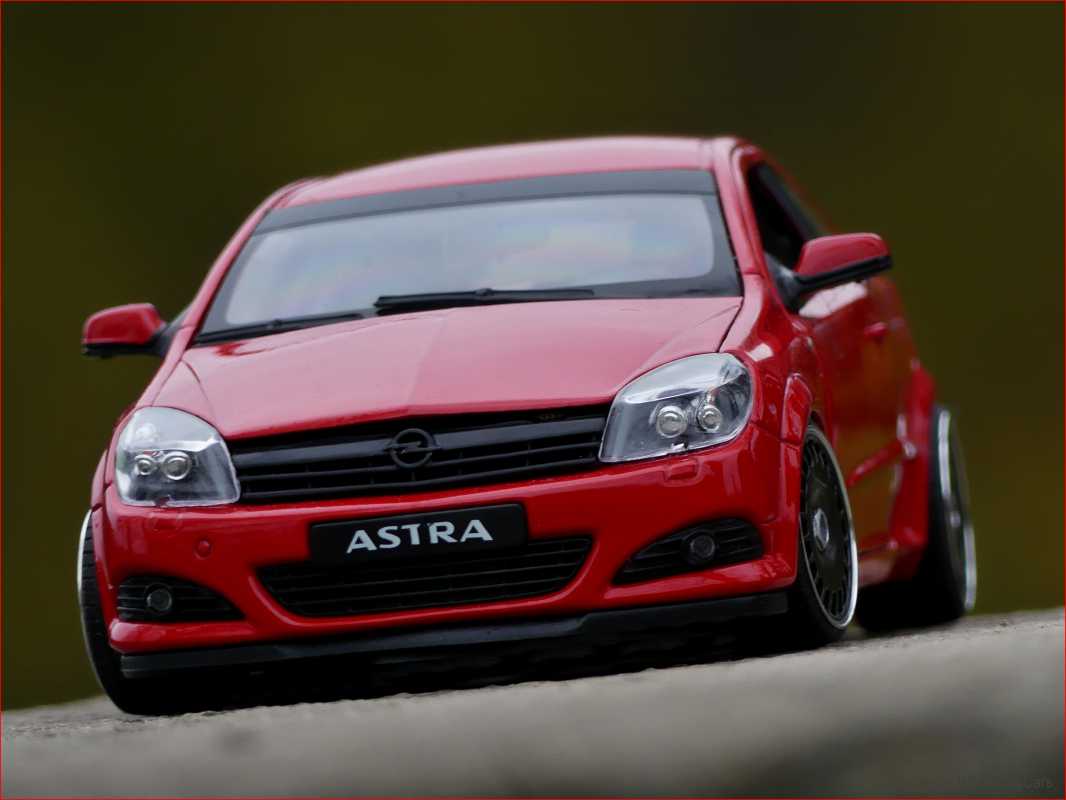 1:18 Opel Astra GTC 2005 RED + OZ DTM Alu = inkl OVP